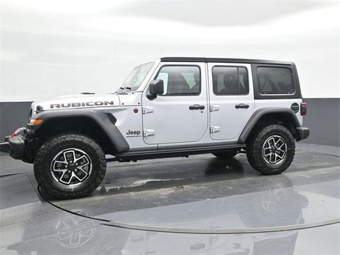 Used 2024 Jeep Wrangler Unlimited Rubicon w/ Capability Package image 8