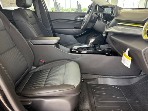 New 2026 Chevrolet Trax LT w/ Driver Confidence Package FWD image 16