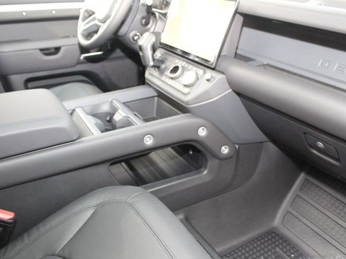 New 2026 Land Rover Defender 110 S image 22