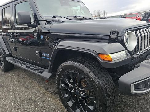 Used 2025 Jeep Wrangler Unlimited Sahara image 2