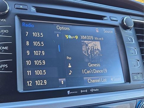 Used 2018 Toyota Highlander XLE w/ Carpet Mat Package (TMS) image 18