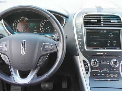 Used 2016 Lincoln MKX Premiere w/ Cargo Accessories Package FWD image 28