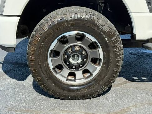 Certified 2024 Ford F250 Lariat w/ Tremor Off-Road Package AWD/4WD image 8