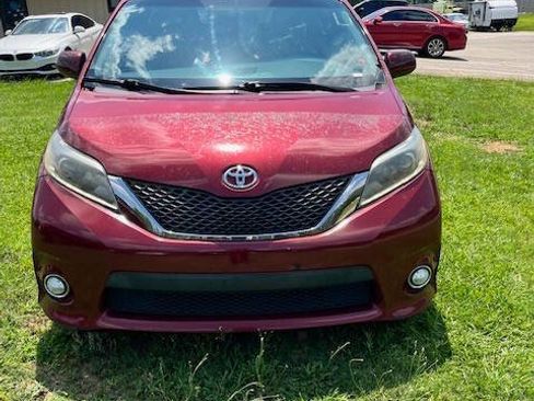 Used 2016 Toyota Sienna SE image 9