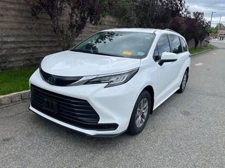 Used 2022 Toyota Sienna LE FWD video 1