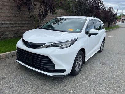 Used 2022 Toyota Sienna LE