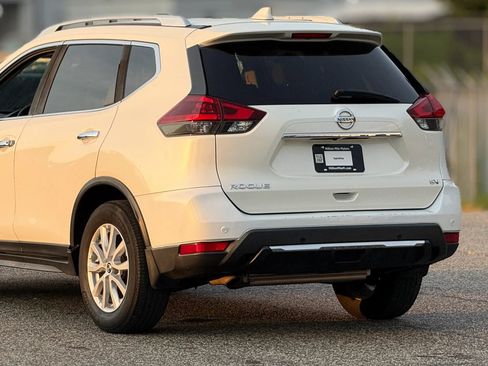 Used 2019 Nissan Rogue SV FWD image 16