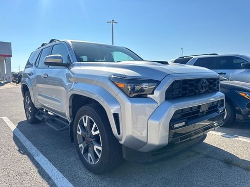 Used 2025 Toyota 4Runner TRD Sport AWD/4WD image 2
