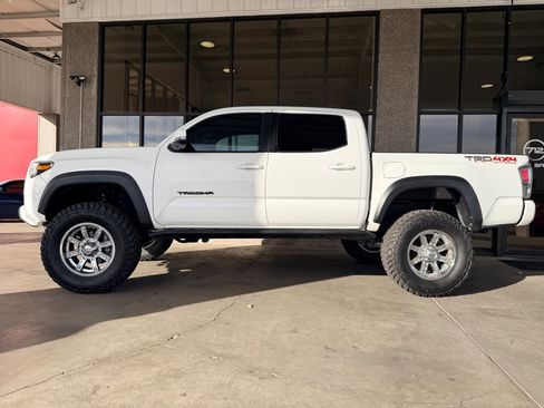 Used 2020 Toyota Tacoma TRD Off-Road image 33