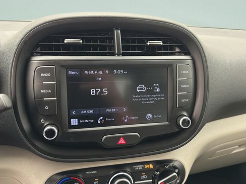 Used 2025 Kia Soul LX w/ LX Technology Package FWD image 16