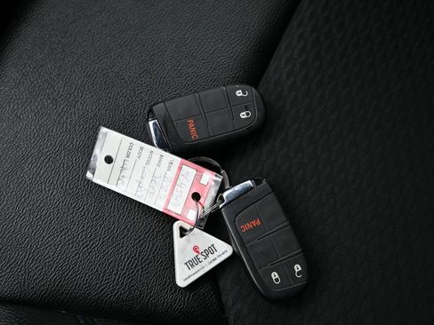 Used 2023 Jeep Compass Latitude image 31