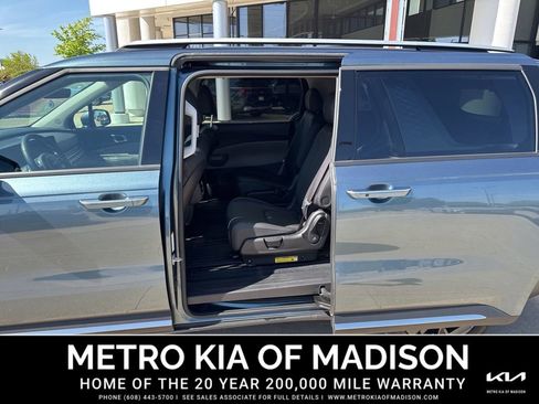 Used 2025 Kia Carnival SX FWD image 13