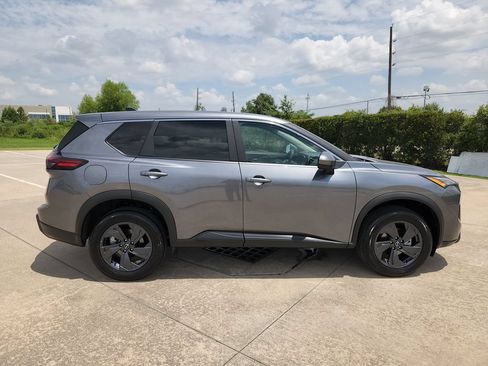 Used 2026 Nissan Rogue SV FWD image 4