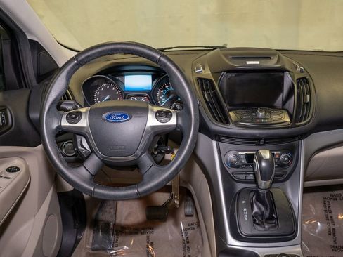 Used 2015 Ford Escape SE w/ Equipment Group 201A image 6