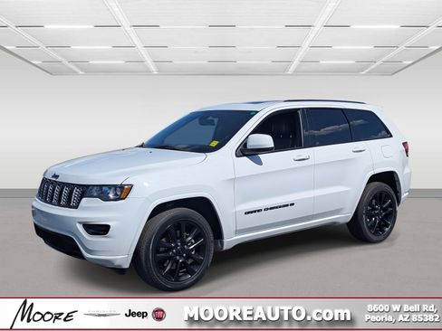 Used 2022 Jeep Grand Cherokee Laredo X image 1