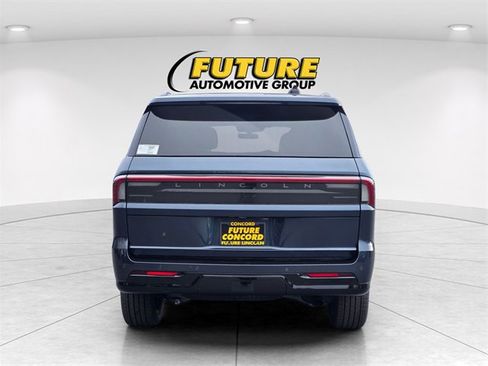 New 2025 Lincoln Navigator Reserve w/ Jet Appearance Package image 4