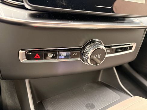 New 2026 Volvo XC90 B6 Plus w/ Protection Package Premier AWD/4WD image 19