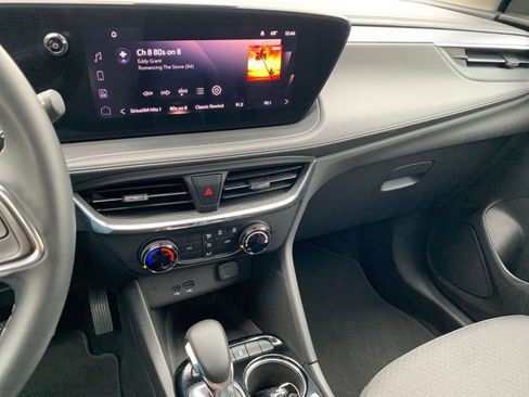 Used 2025 Buick Encore GX Preferred image 18