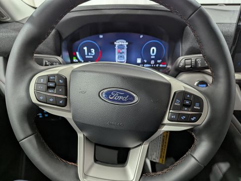 Used 2026 Ford Explorer Active w/ Active Comfort Package AWD/4WD image 19