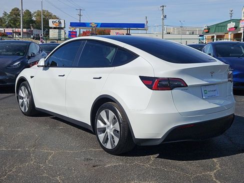 Used 2022 Tesla Model Y Long Range image 2