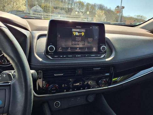 Used 2023 Nissan Rogue SL AWD/4WD image 23