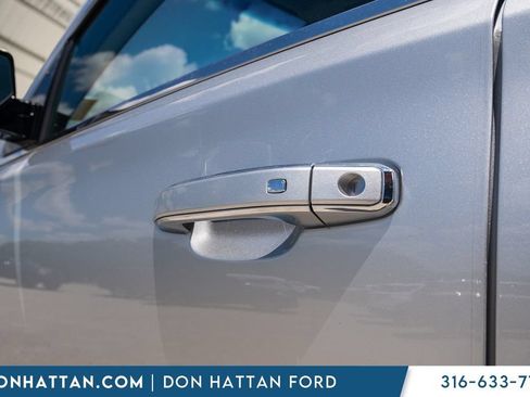 Used 2018 Chevrolet Tahoe Premier AWD/4WD image 41