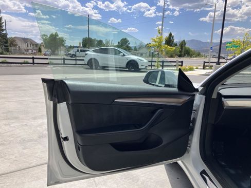Used 2022 Tesla Model 3 Long Range AWD/4WD image 10
