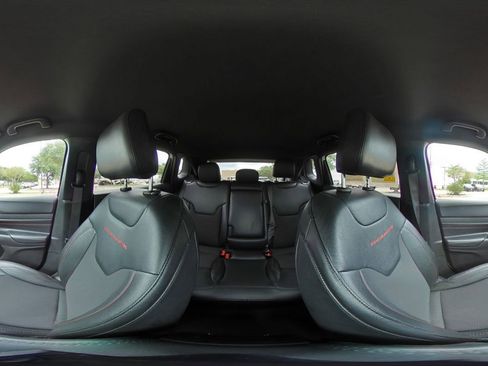 Used 2025 Jeep Compass Trailhawk image 45