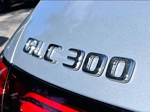 Used 2025 Mercedes-Benz GLC 300 4MATIC image 10