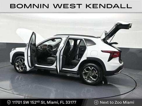 Used 2025 Chevrolet Trax LT image 31