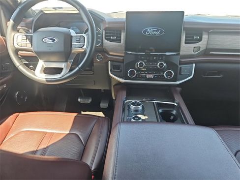 Used 2024 Ford Expedition Limited image 7