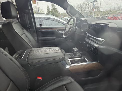 Used 2023 Chevrolet Silverado 1500 High Country w/ Technology Package AWD/4WD image 4