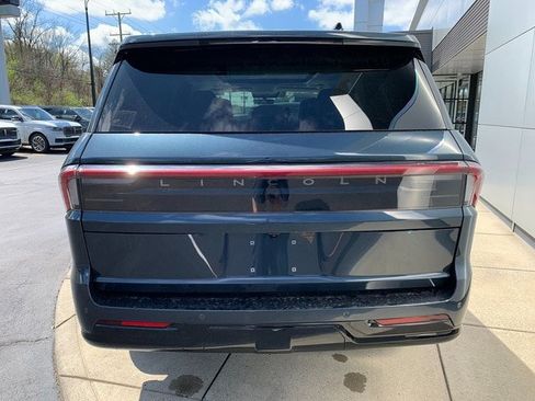 New 2026 Lincoln Navigator Reserve w/ Jet Appearance Package AWD/4WD image 10