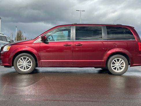 Used 2020 Dodge Grand Caravan SXT image 7
