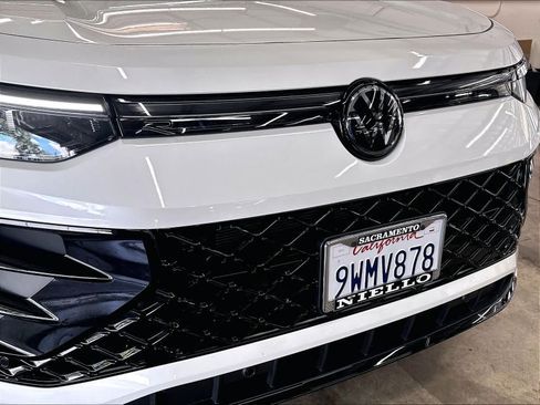 Certified 2026 Volkswagen Tiguan SE R-Line FWD image 32