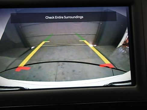 Used 2022 Chrysler Voyager LX image 25