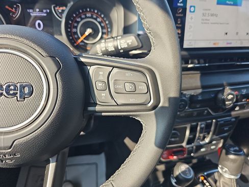 Used 2025 Jeep Wrangler Unlimited Sport AWD/4WD image 14