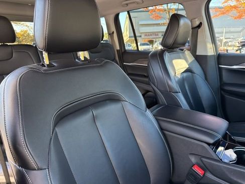 Used 2022 Jeep Grand Cherokee Limited image 25