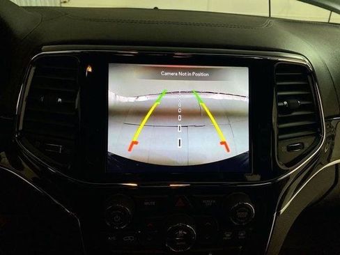 Used 2020 Jeep Grand Cherokee Overland AWD/4WD image 45