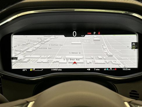 Used 2025 Jaguar F-PACE R-Dynamic S image 19