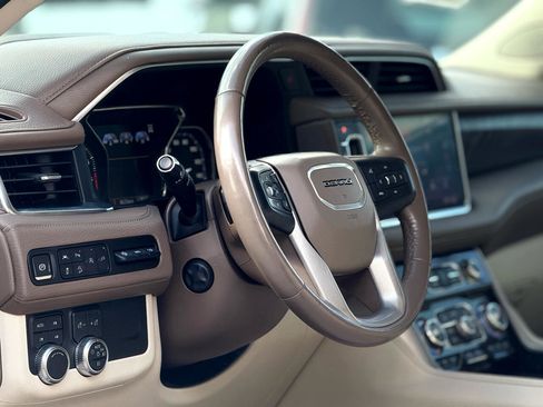 Used 2021 GMC Yukon Denali w/ Denali Premium Package image 10