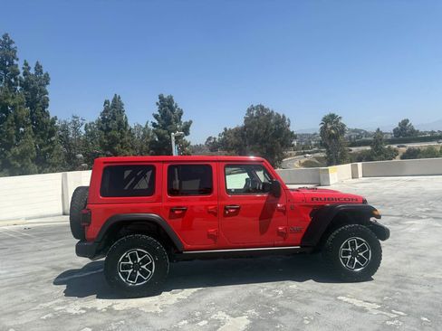 Used 2025 Jeep Wrangler Unlimited Rubicon w/ Convenience Group AWD/4WD image 47