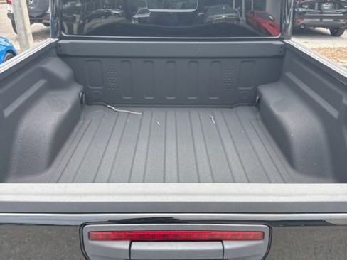 Used 2024 Jeep Gladiator Sport AWD/4WD image 6