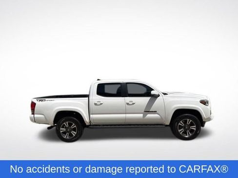 Used 2017 Toyota Tacoma TRD Sport w/ Tow Package RWD image 2