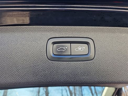 Used 2017 Volvo XC90 T8 Inscription w/ Luxury Package image 25