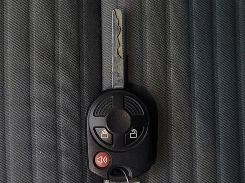 Used 2017 Ford Escape SE w/ SE Sport Appearance Package image 32