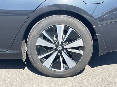 Used 2022 Nissan Altima 2.5 SV FWD image 12