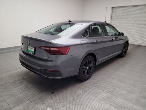 Used 2023 Volkswagen Jetta SE image 9