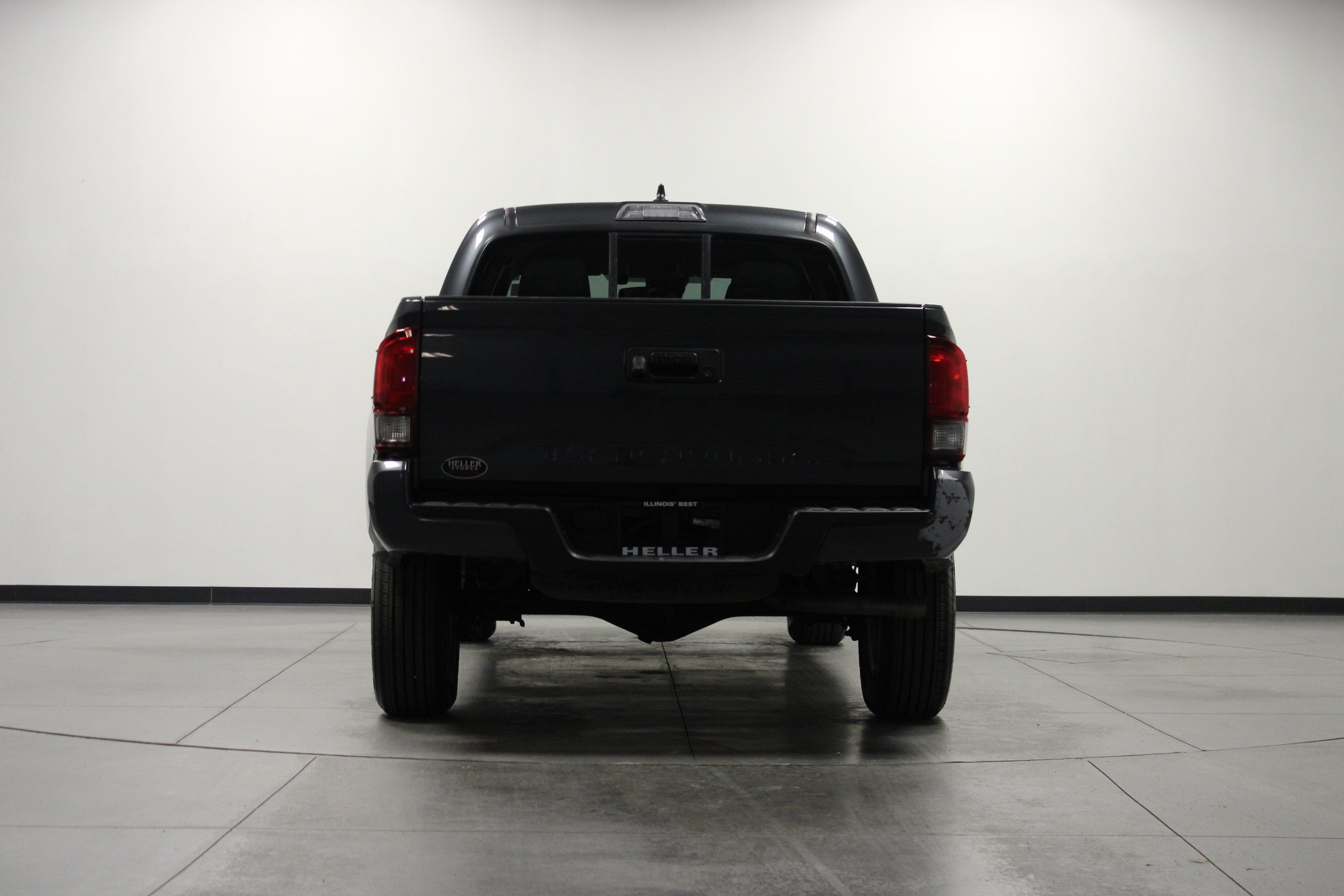 Used 2023 Toyota Tacoma SR RWD image 5