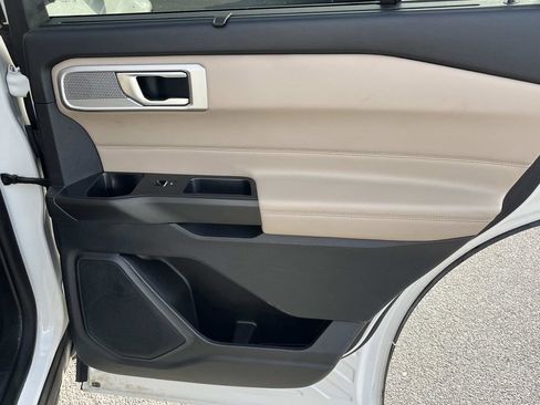 Used 2020 Ford Explorer Limited image 22